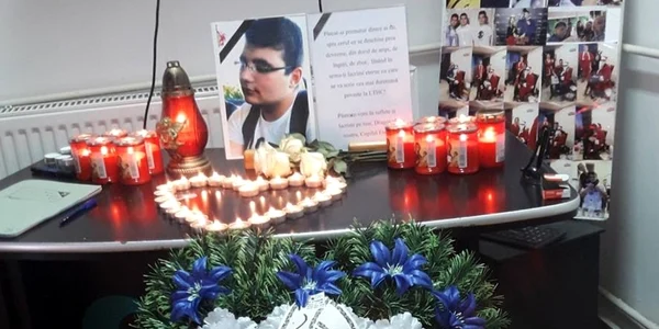 Altare la liceul din Tulcea unde a invata un elev mort in accident rutier FOTO CTHC