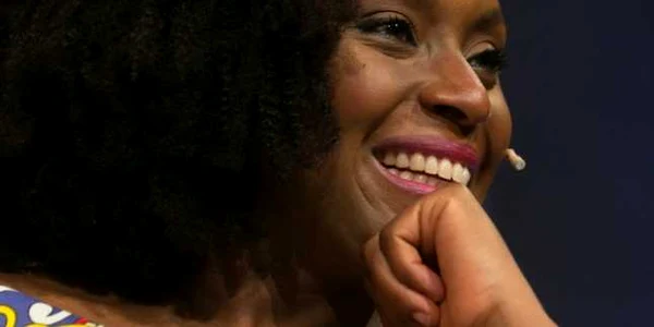 scriitoarea nigeriana chimamanda adichie foto chimamanda.com