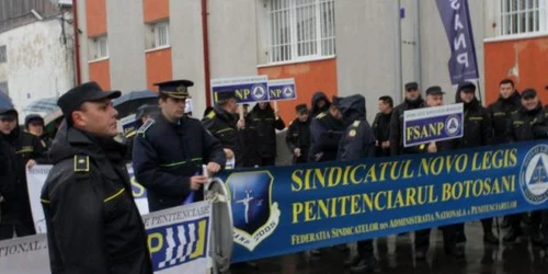 detinuti