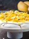 Tort  pavlova cu mango si fructul pasiunii  Sursa foto Shutterstock 1324701851 jpg