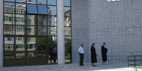 Un număr de 45 de jurişti din judeţ au susţinut în acest an examen pentru a deveni judecător sau procuror
