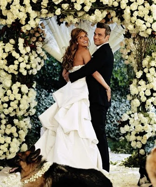 robbie williams and ayda field celebrity weddings 31912082 335 400 png
