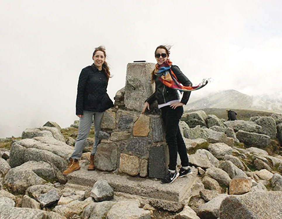 Iulia Jaso şi  Delia Wookey  şi-au început  aventura  cucerind  Kilimanjaro