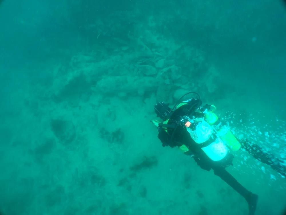 Un scafandru deasupra locului epavei (© South West Maritime Archaeology Group)