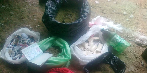 Recipientele erau umplute cu marijuana, pentru a fi ulterior comercializate