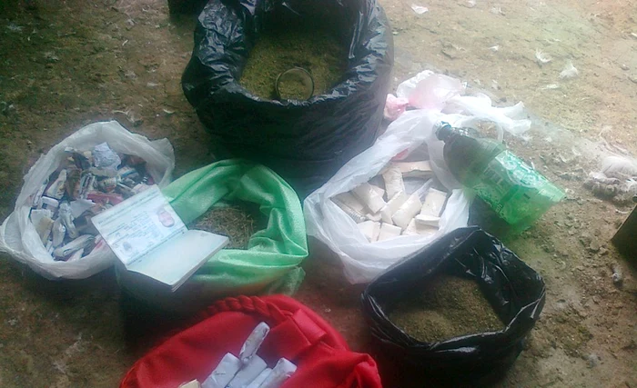 Recipientele erau umplute cu marijuana, pentru a fi ulterior comercializate