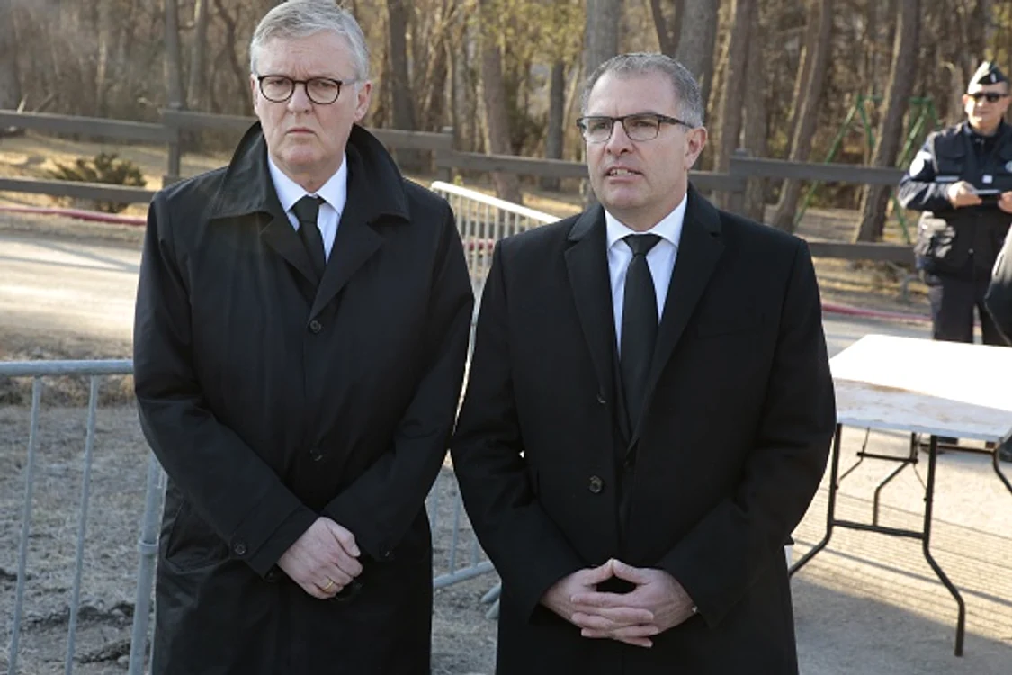 Rudele victimelor din tragedia aviatică sunt nemulţumite de gestul părinţilor copilotului