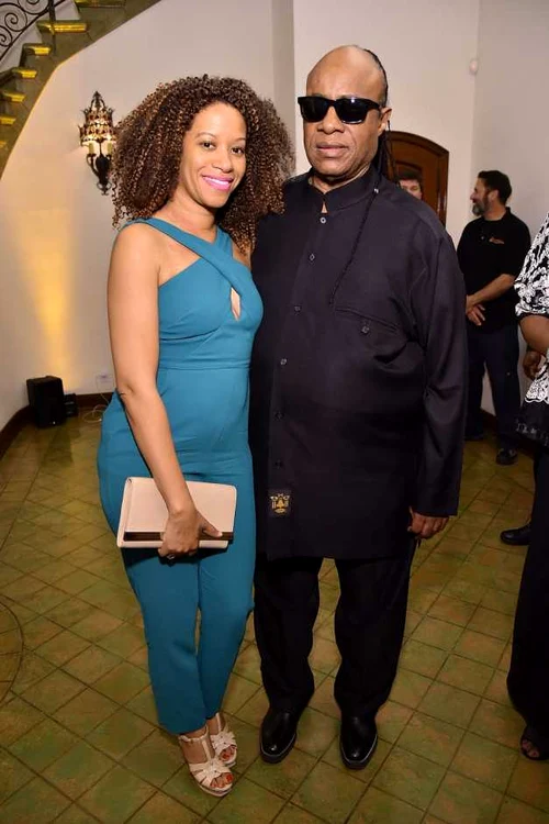 stevie wonder si sotia lui tomeeka robyn bracy foto guliver/getty images