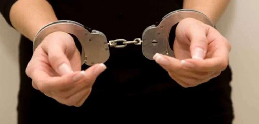 Femeie reținută după ce ar fi înșelat doi bătrâni din București și Ilfov cu aproape 15.000 de lei