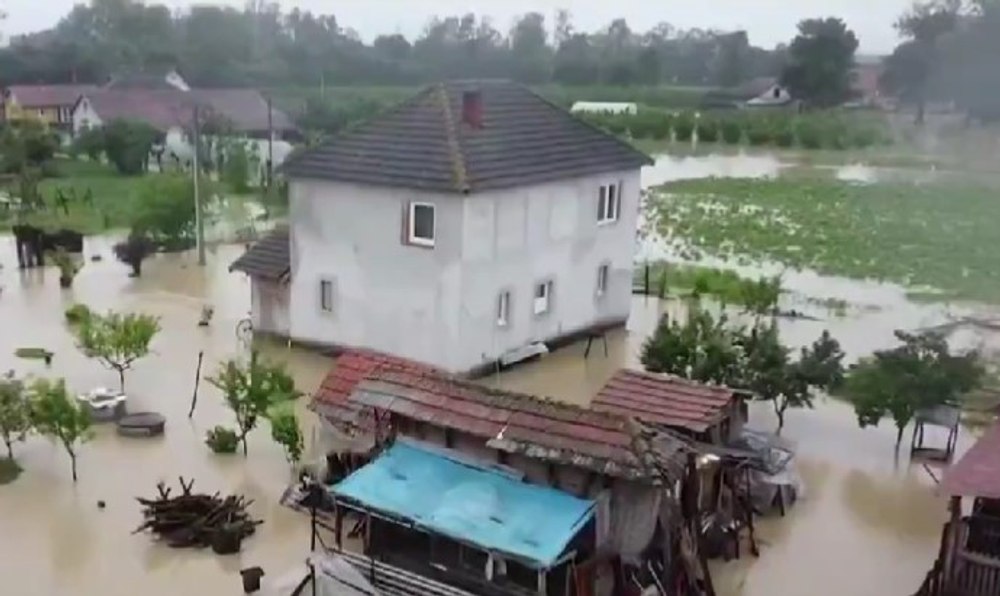 Inundații grave în Serbia şi în Bosnia și Herțegovina: Stare de urgență în mai multe zone VIDEO