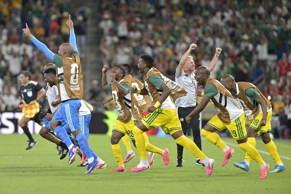 Sud-africanii jubilează după calificarea în „16”-imile de finală (Foto: EPAImages)