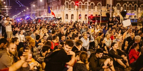 protest cluj foto umbrela anticoruptie cluj