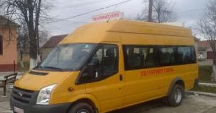 Galaţi: Un microbuz şcolar cu 14 copii, implicat într-un grav accident