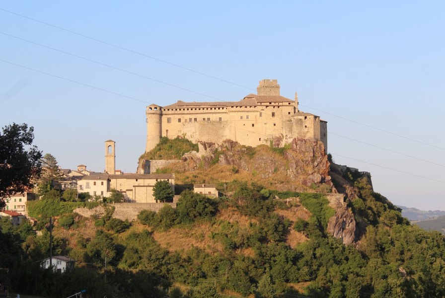 Castelul cocoțat pe o stâncă și bântuit de o fantomă. Povestea tragică a doi îndrăgostiți atrage turiști din întreaga lume