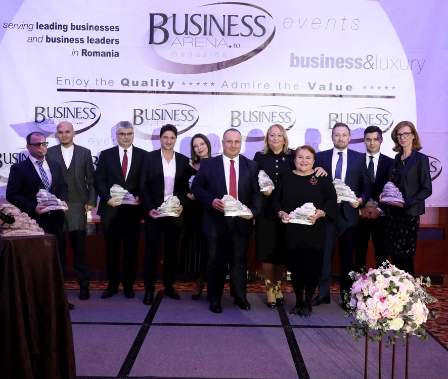 Ugur Yesil, CEO Kanal D (în centru), alâturi de ceilalți premianți ai Galei „Business Arena Awards for Excellence”
