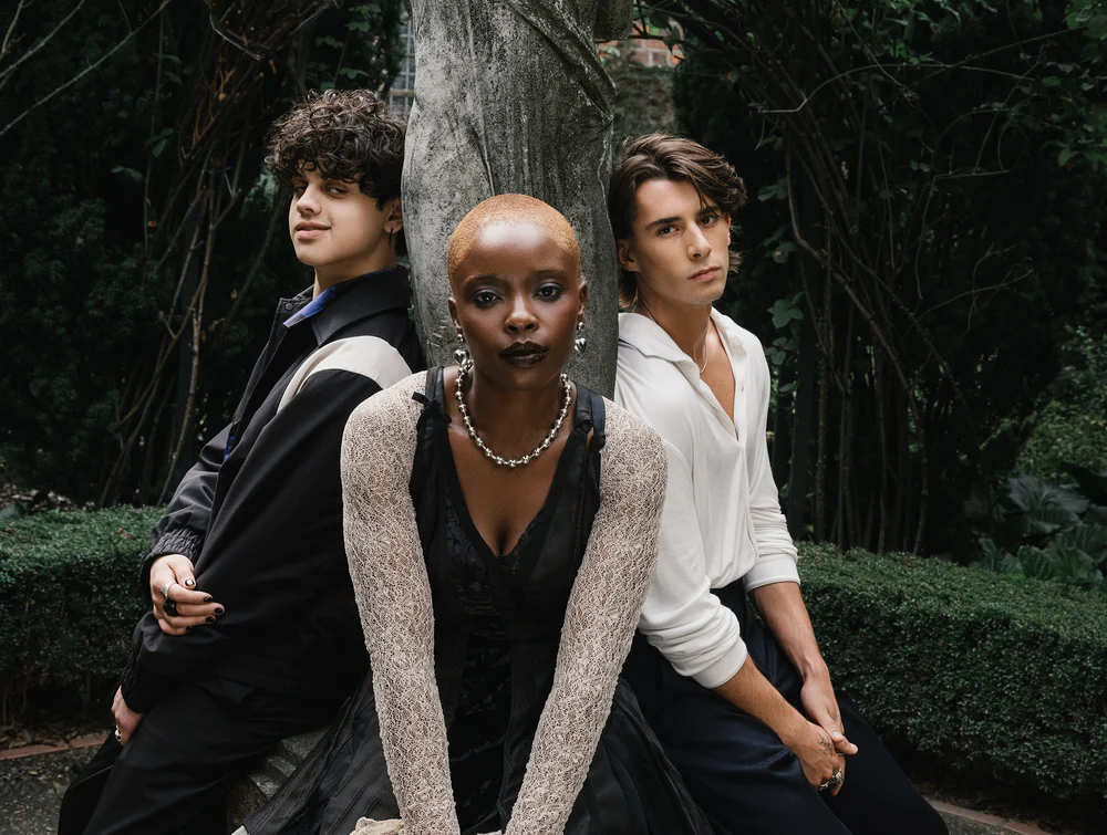 INTERVIU Actorii din „Wednesday“, despre cum diferențele și fragilitatea devin superputeri în filmele lui Tim Burton. „Unii dintre cei mai tari oameni sunt lupi singuratici“