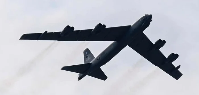 Incident aviatic la Minot, Dakota de Nord. Un avion de pasageri, manevră bruscă la aterizare, pentru a evita coliziunea cu un bombardier B-52