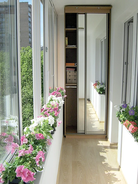 
    Florile nu au cum să lipsească dintr-un balcon care se respectă, iar acum, primăvara, e momentul să te ocupi de plantarea lor  