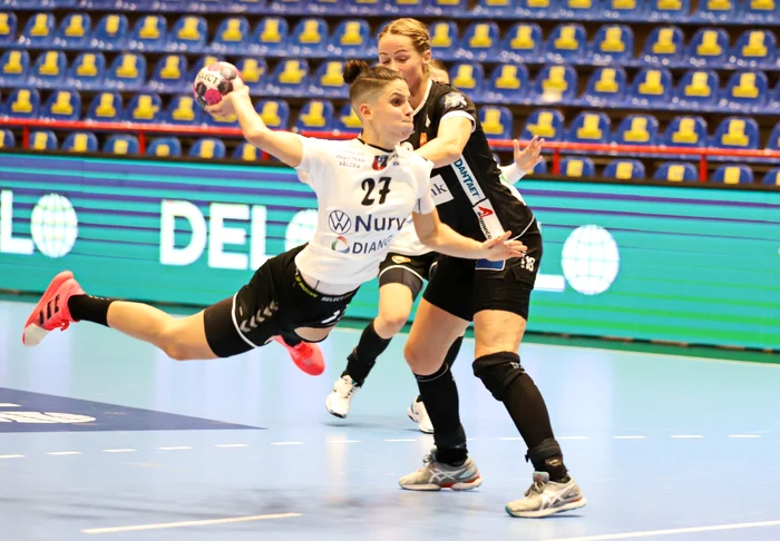 
    Alicia Fernandez Fraga a marcat 6 goluri pentru SCM Rm. VâlceaFoto: sportpictures.eu  