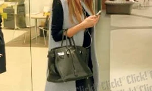 Bianca a avut ieri  o zi încărcată: a  fost la bancă, la  mall, apoi a mers  la un club (fotografii: mihai ionescu) jpeg