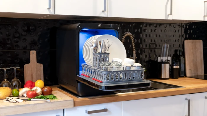 Mașină de spălat vase compactă într-o bucătărie modernă Sursă Daan Tech jpg