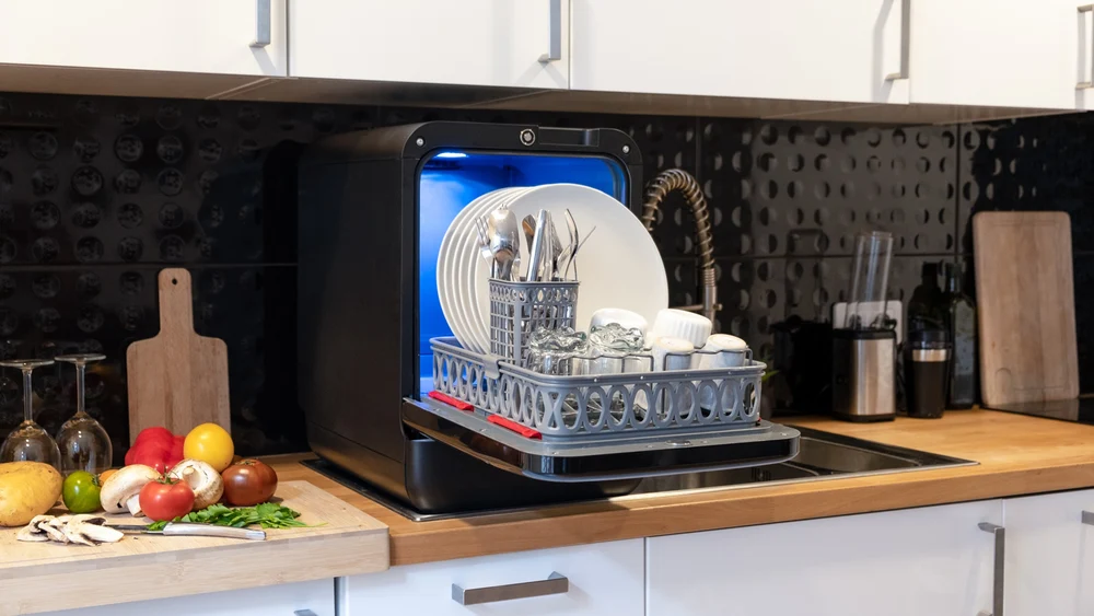 Top 7 mașini de spălat vase compacte 2026: Ghid expert + oferte eMAG pentru bucătării mici și economie de energie, apă, timp și bani