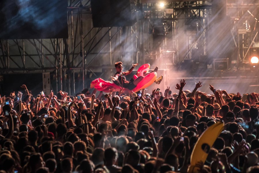 Lovitură dură dată organizatorilor de festivaluri pe plajă: taxa de eveniment. „E o suprataxă”. Cum se apără Apele Române