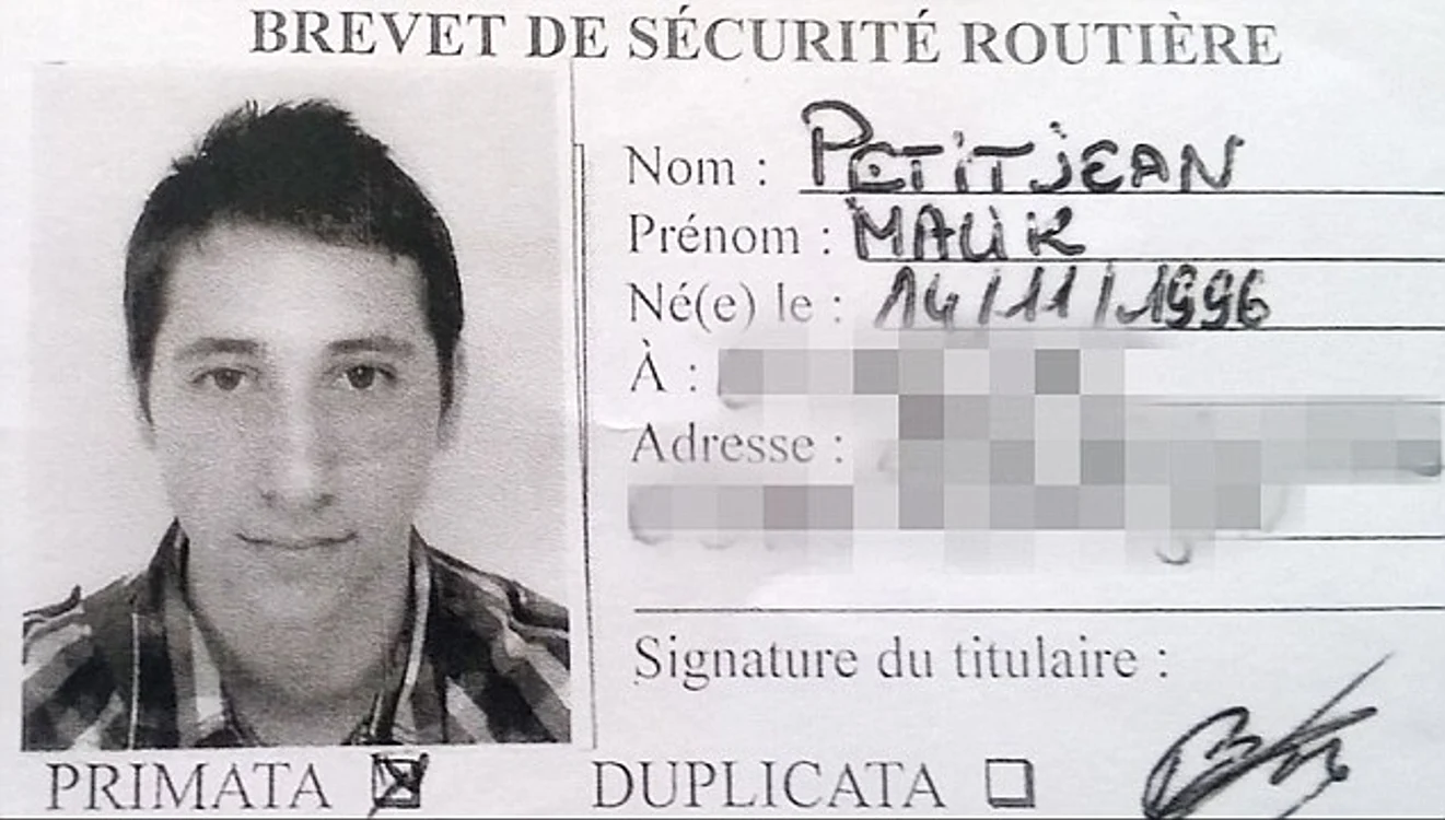 Cartea de identitate a lui Abdel Malik Petitjean
