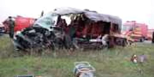 Microbuzul lovit de TIR 