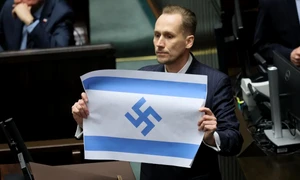 Un deputat al partidului de opoziție Konfederacja a acuzat statul Israel de comiterea unui „genocid” și a afișat un drapel modificat cu un simbol nazist FOTO X jpg