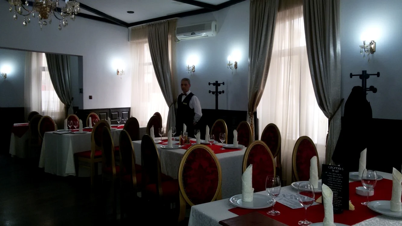 Restaurantul are angajaţi din categorii defavorizate pe piaţa muncii FOTO Dana Mihai