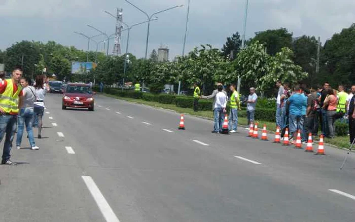 Studenţii au făcut exerciţii demonstrative de frânare
