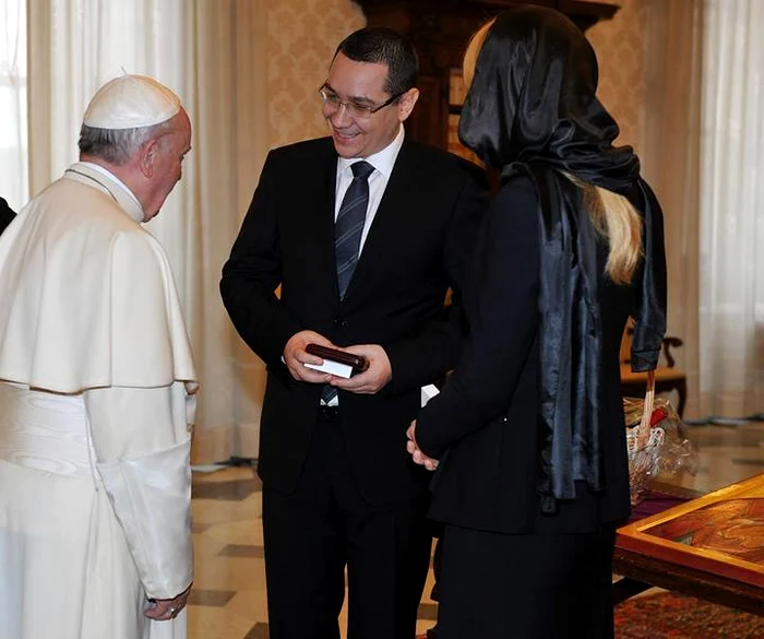 Victor Ponta si Papa Francis (foto: Facebook)