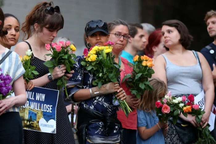 Luni seară a avut loc o ceremonie în apropiere de moscheea Finsbury Park FOTO AFP