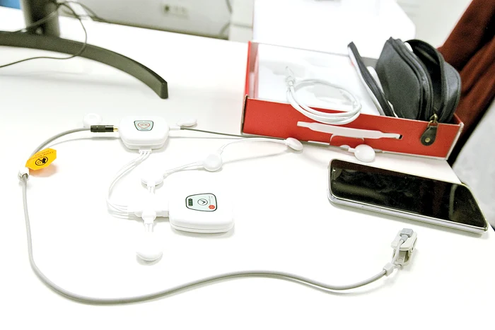 Holterul monitorizează ritmul cardiac, febra, dar și locația pacientului