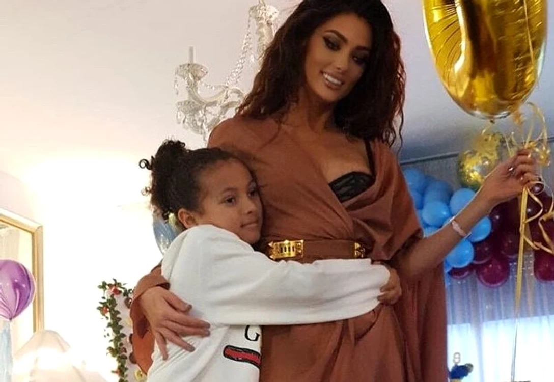 
    Claudia Pavel îl crește singură pe fiul ei, Noahfoto: arhiva personală/Instagram  