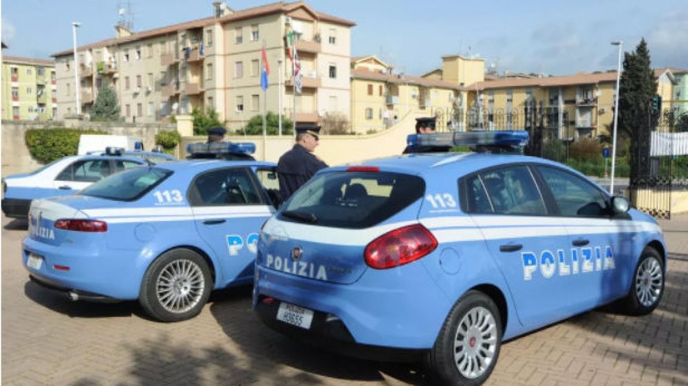 Român de 38 de ani, găsit mort într-un depozit din Italia. Bărbatul ar fi fost ucis în urma unei împușcături