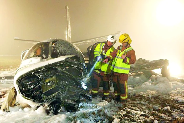 Salvatorii au reuşit să scoată organul intact din epava carbonizată