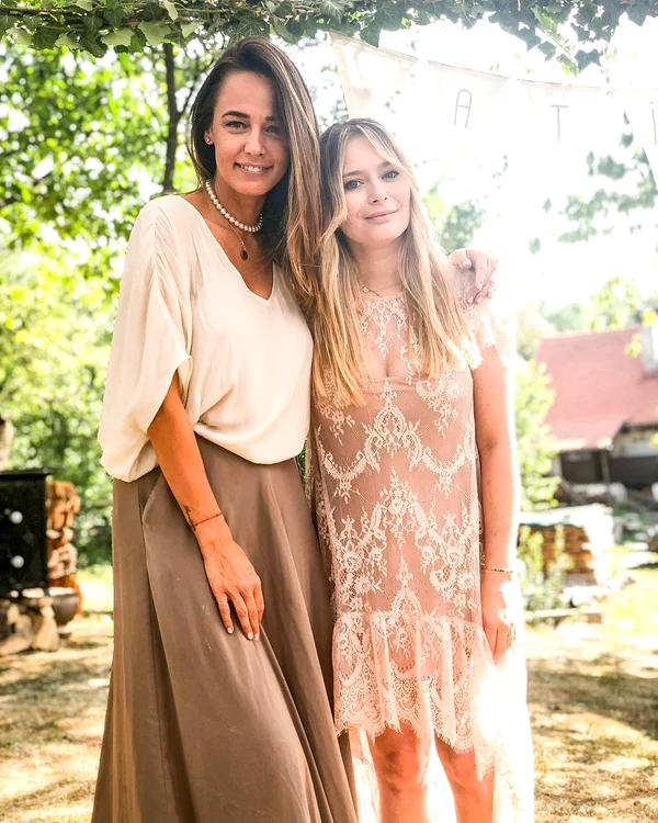 Laura Cosoi şi Andreea Raicu