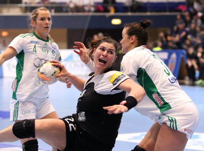 
    Oana Manea s-a chinuit degeaba cu apărătoarele de la Gyor  