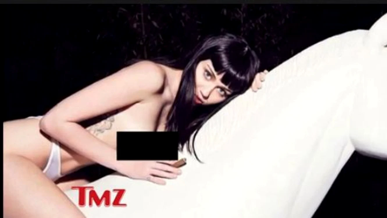 Miley Cyrus cum va fi văzută de cei care vor achiziţiona ultimul album FOTO TMZ