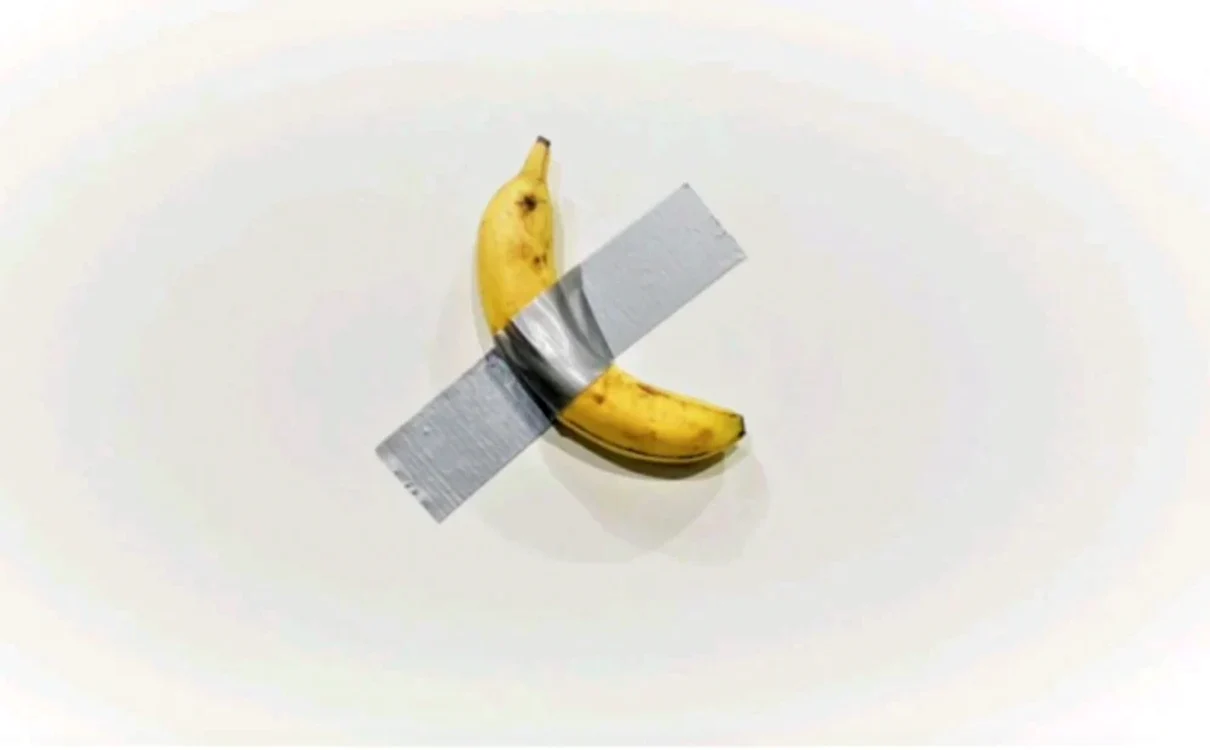Banana din 2021 expusă la târgul de artă Art Basel din Miami