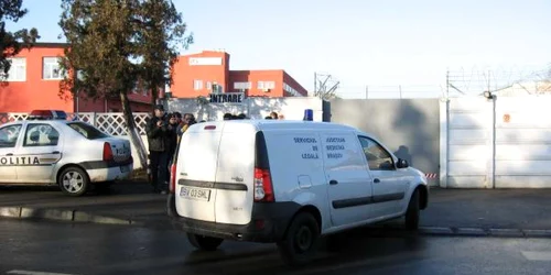 Poliiţiştii au făcut cercetări la faţa locului. Foto: Ionuţ Dincă