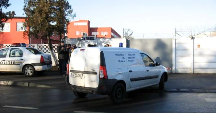 Poliiţiştii au făcut cercetări la faţa locului. Foto: Ionuţ Dincă