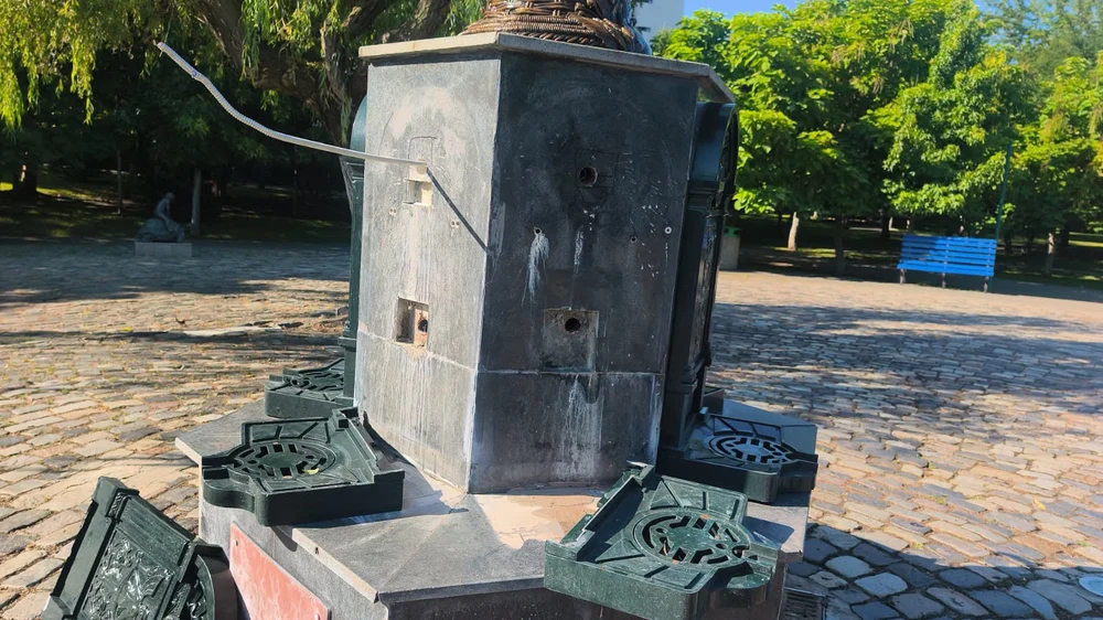 „Trist și revoltător!” Fântâna Maria Tănase din Sectorul 4, vandalizată chiar înainte de redeschidere. Băluță: „Vor plăti fiecare șurub distrus”