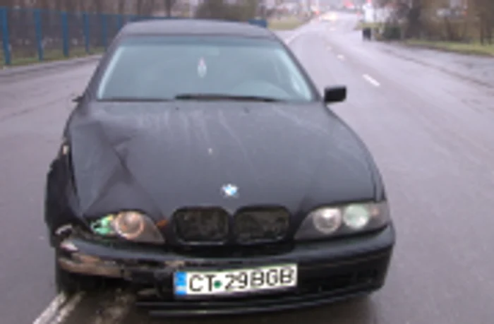Maşina şoferului fugar a fost găsită de poliţişti abandonată la ieşire din Constanţa