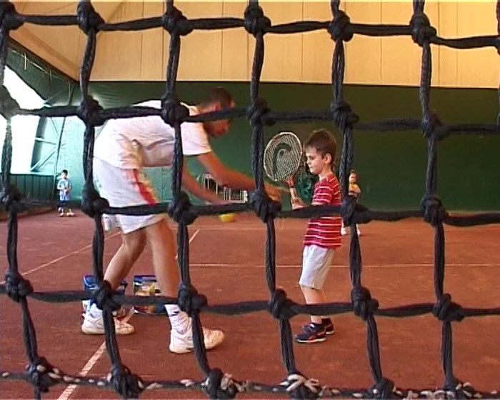 Fenomenul Halep aduce copiii pe terenurile de sport.