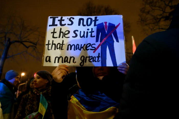Imagine de la un protest în fața ambasadei SUA din Varșovia FOTO Profimedia