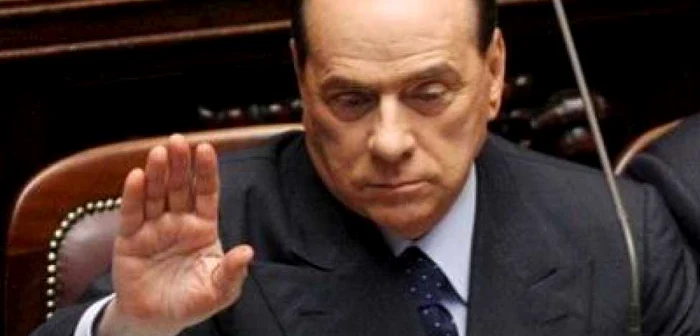 Pe Facebook Berlusconi pierde teren în faţa unei roşii