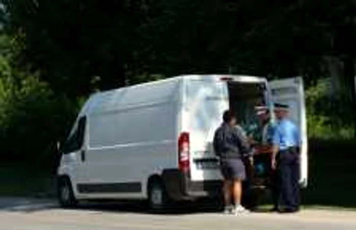 Contrabandiștii au fost prinși în trafic 
